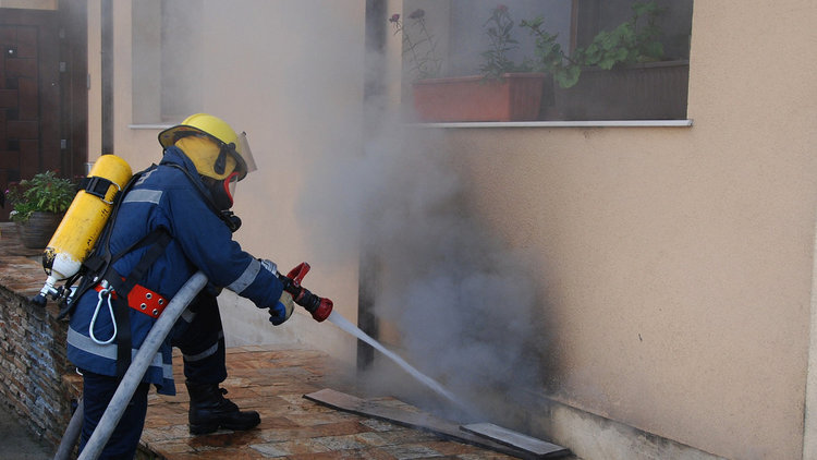 Мълния подпали къща в чепеларско село