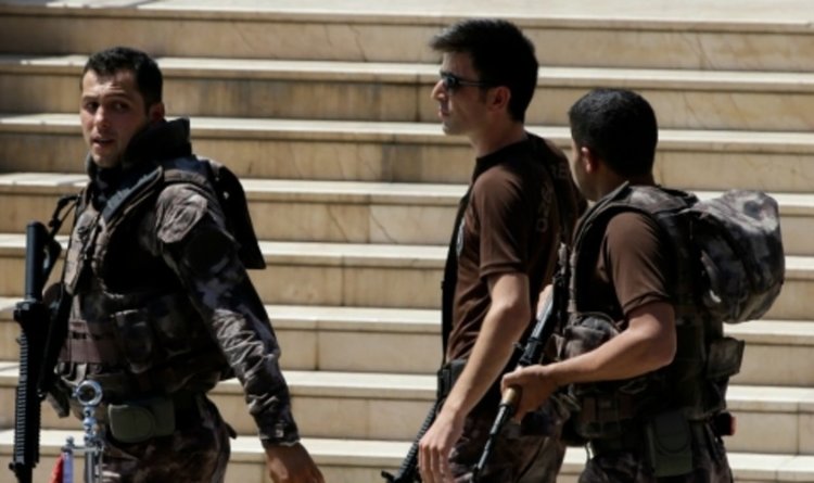 Турски професори и бизнесмени искат убежище в Гърция