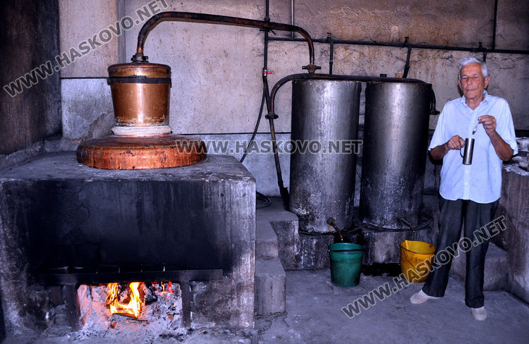 Бивш хасковски БКП-шеф мери градуса на демокрацията: Слаба ракия