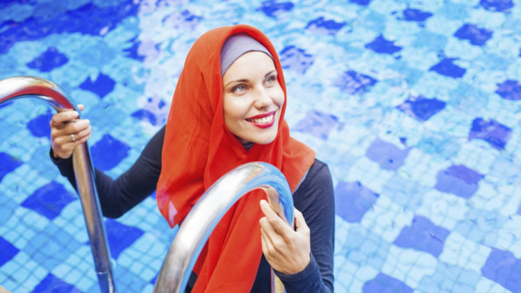 Съд във Франция разглежда днес забраната на буркини