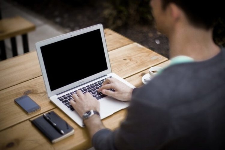 МОН създава онлайн система за връзка между учениците и пазара на труда