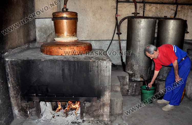 Бивш хасковски БКП-шеф мери градуса на демокрацията: Слаба ракия