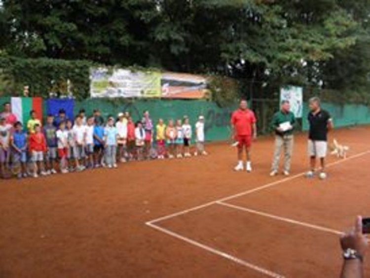 Благотворителен тенис турнир в Кърджали,събират пари за дечица без семейства