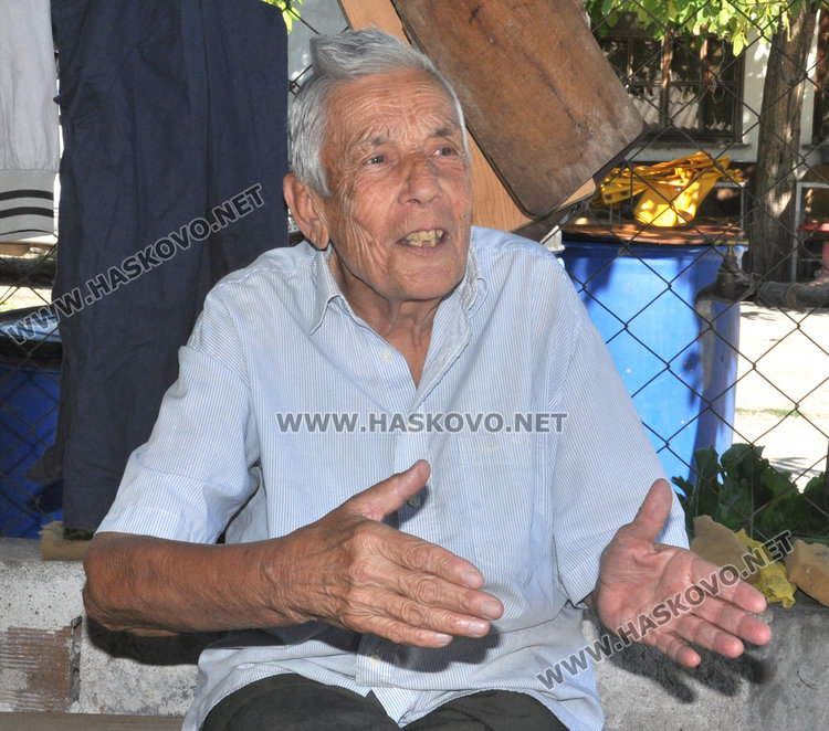 Бивш хасковски БКП-шеф мери градуса на демокрацията: Слаба ракия