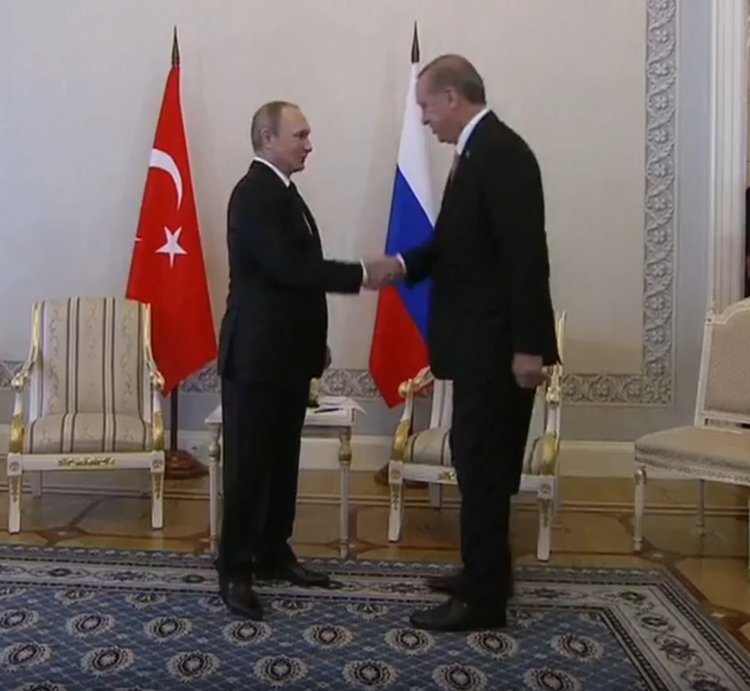 Двамата лидери се срещнаха на 9 август в Санкт Петербург. Тогава те обещаха да върнат двустранните отношения до нивото от преди 9 месеца