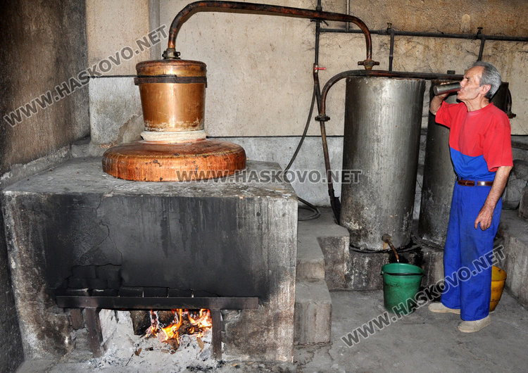 Бивш хасковски БКП-шеф мери градуса на демокрацията: Слаба ракия