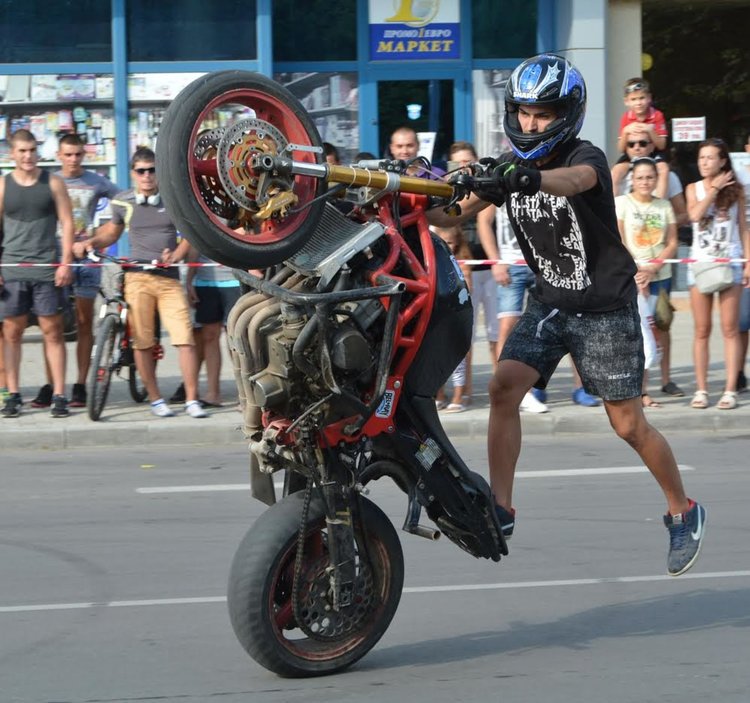 Мото шоу на бул."Благоев" вдигна адреналина
