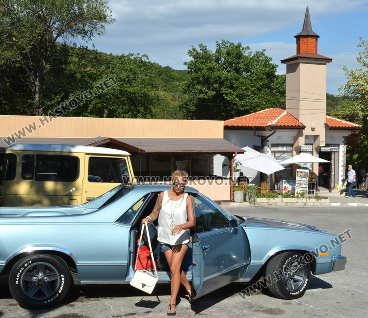 35 ретро красавици в Баните, екскметът на Хасково с лимитирана Тойота