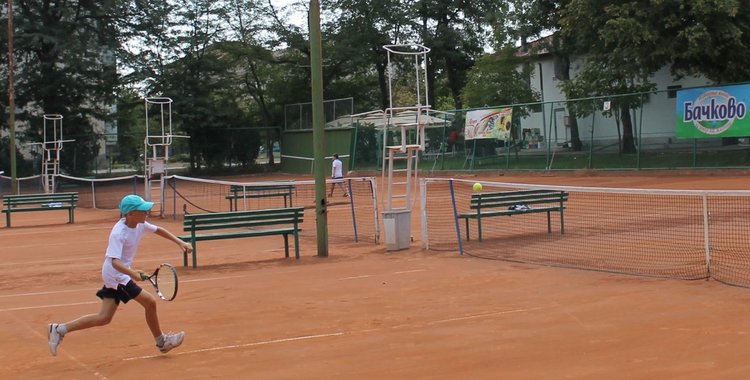 15 състезатели мерят сили в турнир по тенис в Димитровград