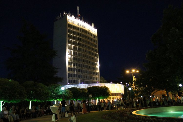 "Роял класик" свириха на открития пиано бар в Димитровград