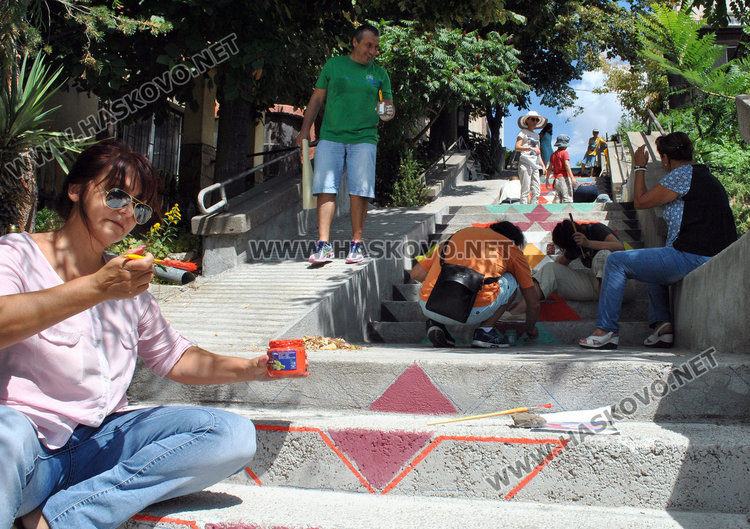 Стълбище в Хасково грейна като чипровски килим, идеята от Рио
