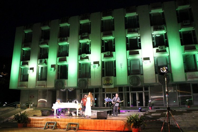 "Роял класик" свириха на открития пиано бар в Димитровград