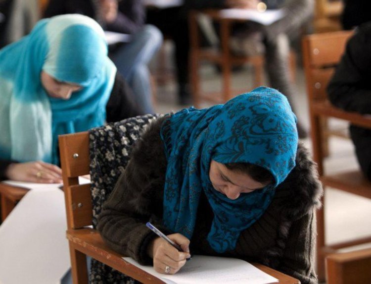 Турция разреши на униформени полицайки да носят забрадки 