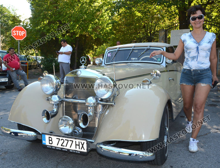35 ретро красавици в Баните, екскметът на Хасково с лимитирана Тойота