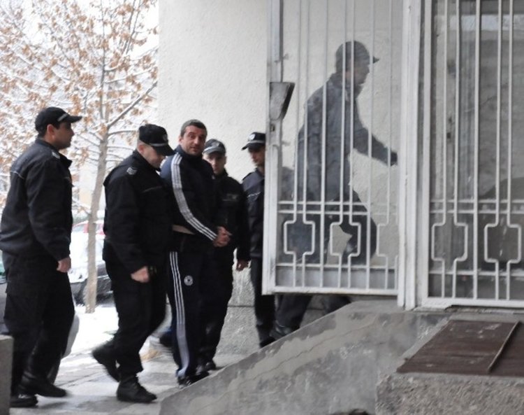 Хубен Митев при задържането в кърджали за обира на Обществения трезор