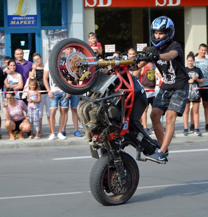 Мото шоу на бул."Благоев" вдигна адреналина