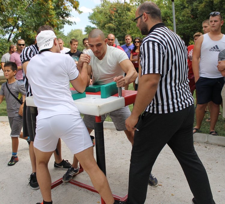 26 бяха участниците в турнира по канадска борба