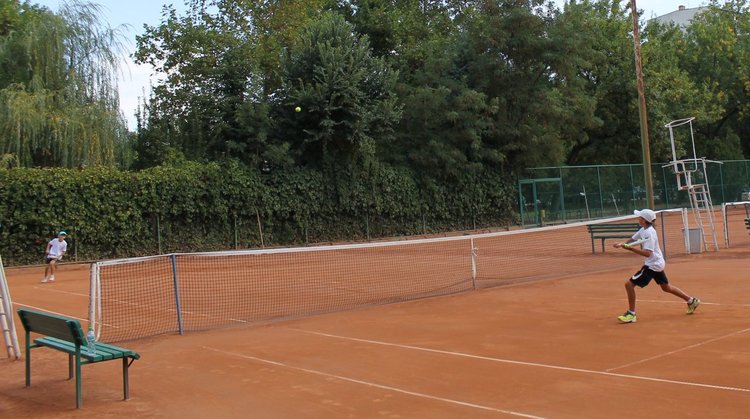 15 състезатели мерят сили в турнир по тенис в Димитровград