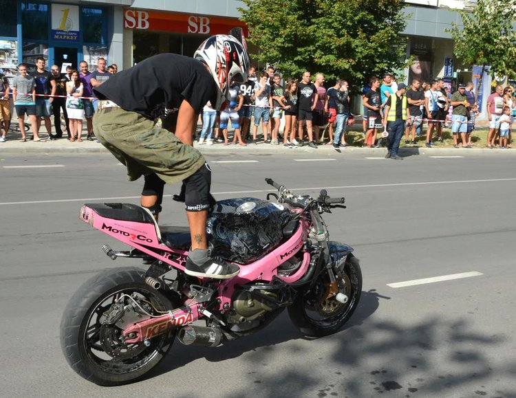 Мото шоу на бул."Благоев" вдигна адреналина