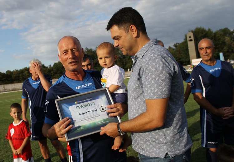 "Берое" победи след дузпи звездния отбор на ФК "Димитровград" 