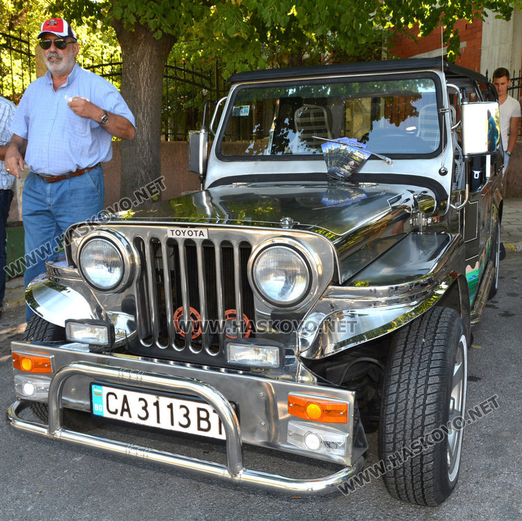 35 ретро красавици в Баните, екскметът на Хасково с лимитирана Тойота