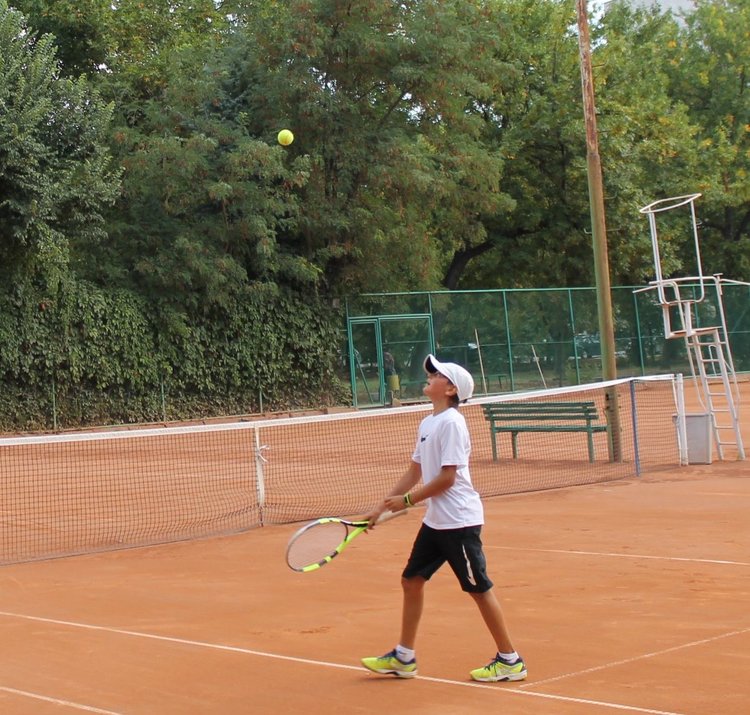 15 състезатели мерят сили в турнир по тенис в Димитровград