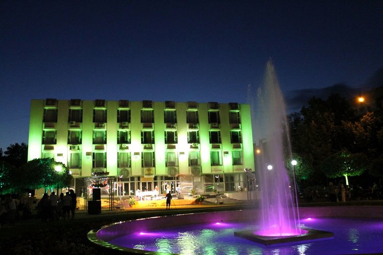 За втора поредна година Община Димитровград организира пиано бар на открито