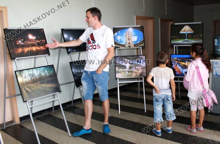 Фотографското общество към читалището в село Райново подреди 33 снимки на Димитровград