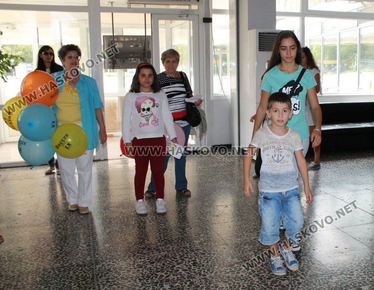 От Общината отчетоха, че близо 150 души са посетили сградата за 3 часа