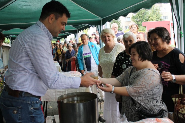 Димов раздаде курбан на димитровградчанката Мария
