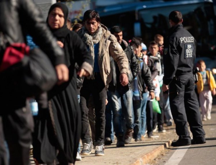 Европол изпраща 200 офицери на гръцките острови  