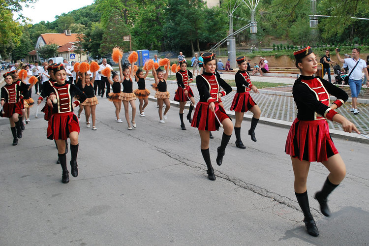 Хасковски мажоретки обраха овациите на празника в Баните