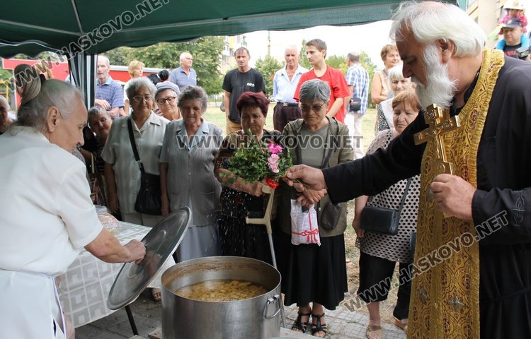 Опашка за курбана се изви до храм "Св.Димитър"