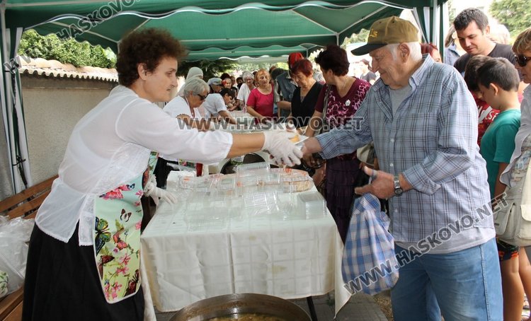 Опашка за курбана се изви до храм "Св.Димитър"