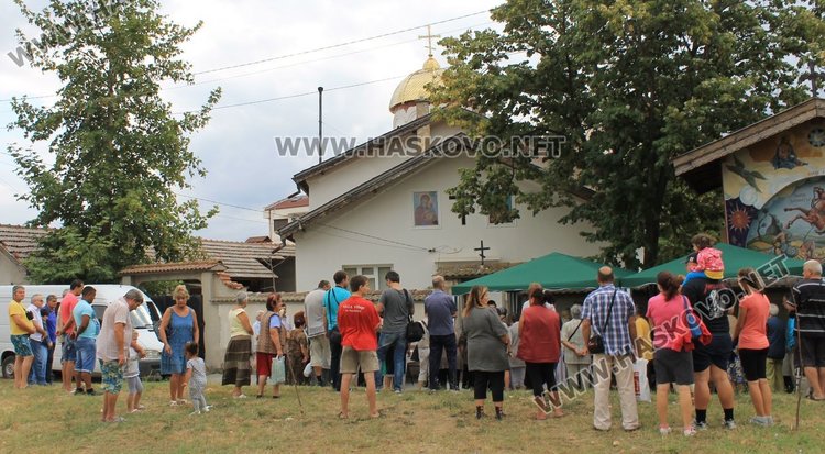 Опашка за курбана се изви до храм "Св.Димитър"