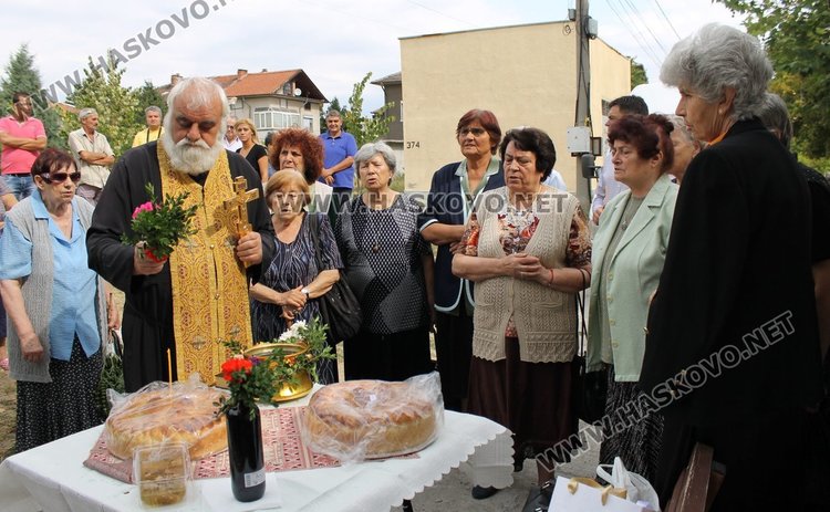 Опашка за курбана се изви до храм "Св.Димитър"
