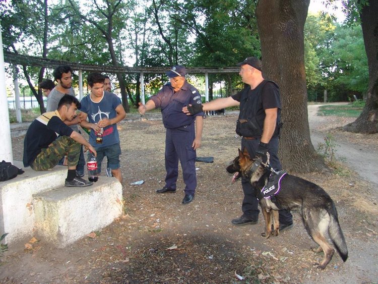 България буферна зона за мигрантите? Харманли ще е клоаката 