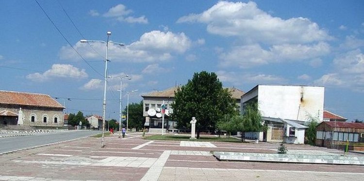 Абсурд в Дълбок извор: трети ден охраняват граната