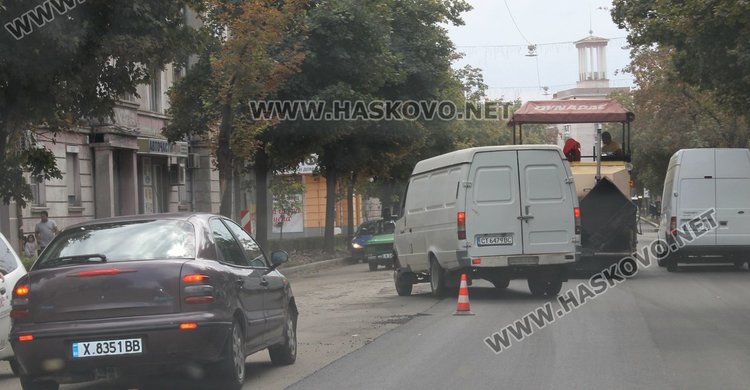 Асфалтират от днес ремонтирания участък на бул."Трети март"