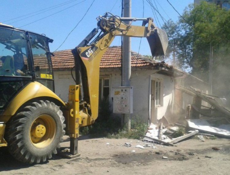 Кметовете са длъжни да дават данни за заповеди за събаряне на строежи  