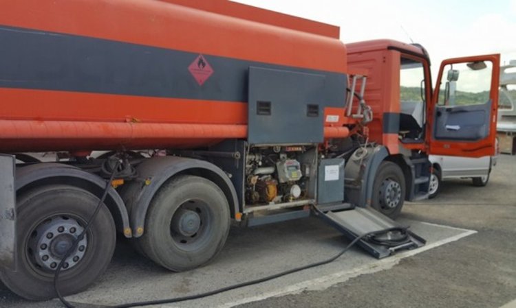 3 тона нелегален дизел иззеха от пристанището в Созопол