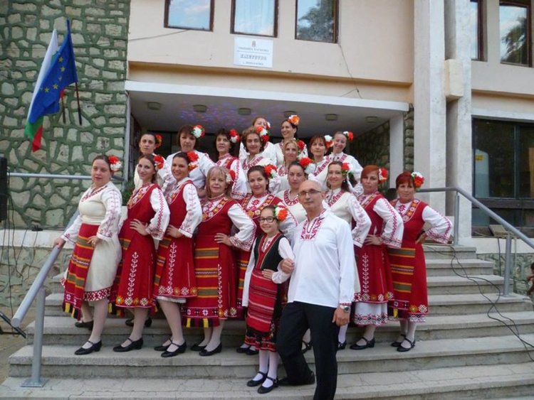 Ансамбъл”Пъстро хоро”от  Кърджали  омагьоса съборяните в Николово