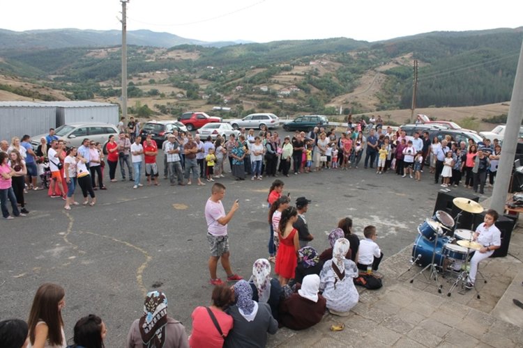 Възобновиха традицията по отбелязването на празника на Боровица