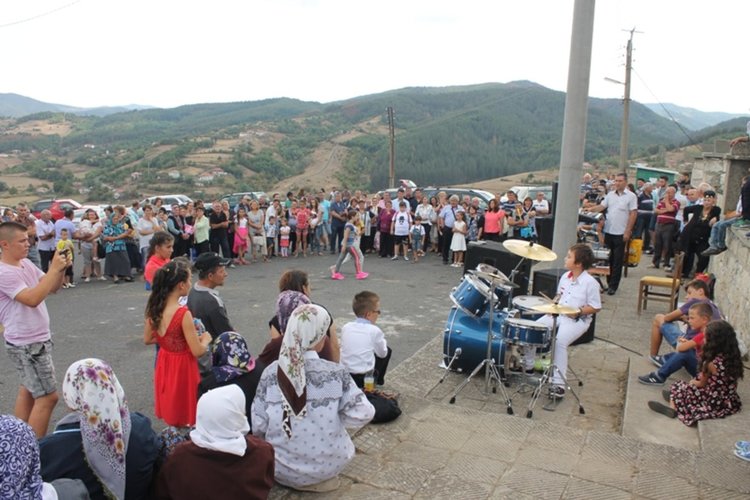 Възобновиха традицията по отбелязването на празника на Боровица