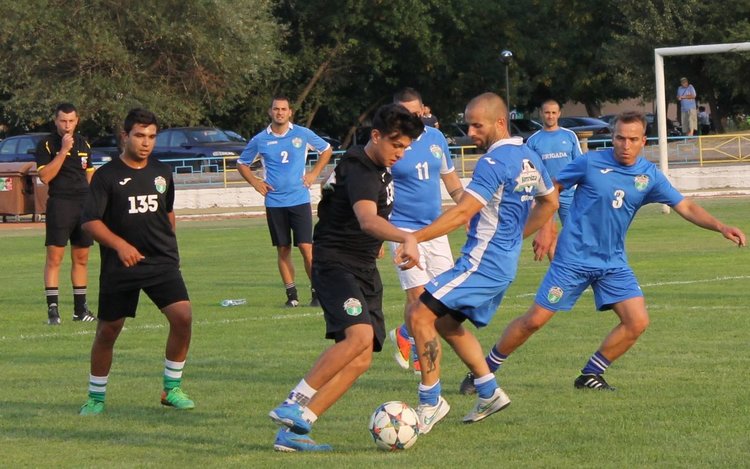 Шест отбора се включиха в турнира по футбол на малки врати, който се организира по повод 69-ата годишнина от основаването на Димитровград