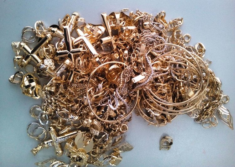 Спипаха контрабандно злато за над 100 бона в камион