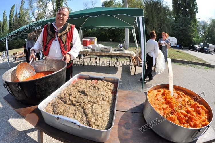 Приготвиха 500 кг. лютеница в големия тиган в парк "Марица"
