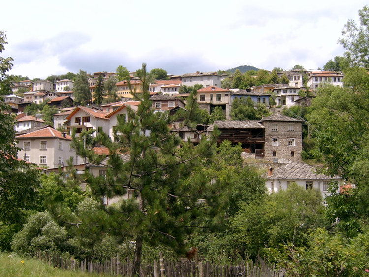 Празник на ореха стягат в Орехово, излагат и сабята на местен герой от времето на Освободителната война