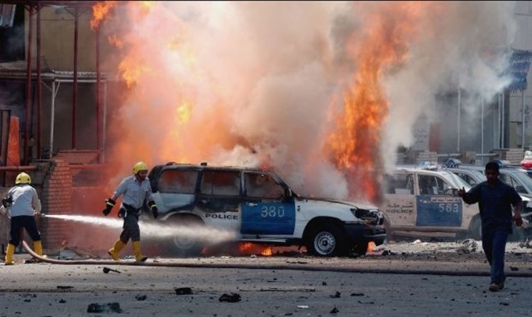 Атентат с кола бомба пред резиденцията на сомалийския президент в Могадишу