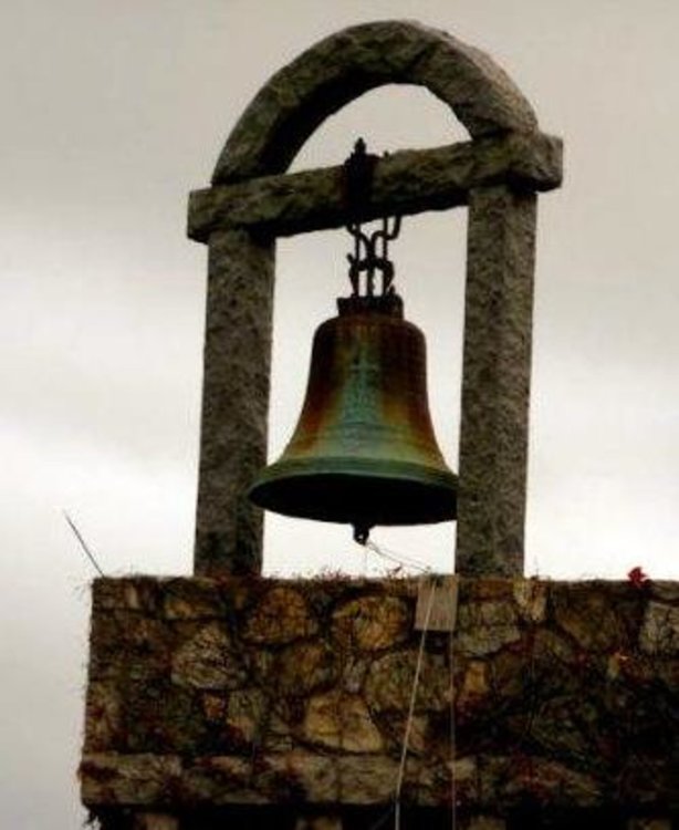 Нагли крадци задигнаха камбана от храм край Стойките